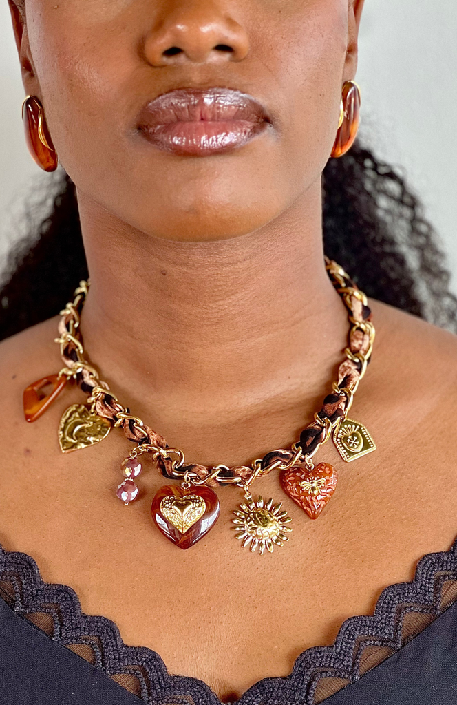 Collier Foulard Marbré avec Breloques  – Tyb Orchid